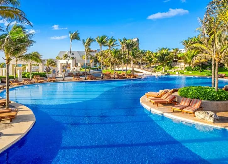 Alberca principal del Grand Oasis Cancún